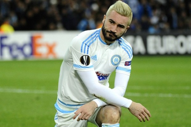 International Om Alessandrini Evoque Sa Nouvelle Drole De Coiffure